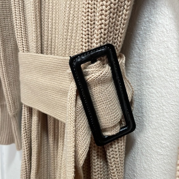 Full length sweater with belt - Picture 3 of 4